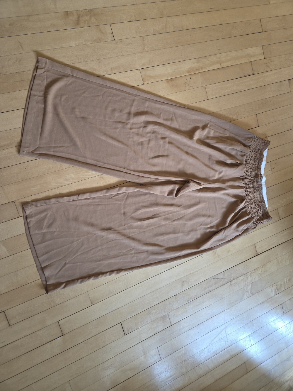 SHEIN wens 1 XL camel colored capris light weight